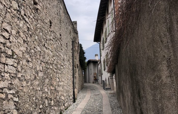 Palazzo de Negri di San Pietro costeggiando le mura - Calavino